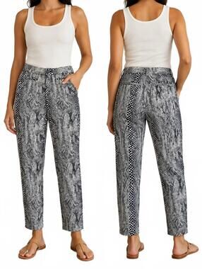 Gap Women’s Size 6 Ankle Pants Featuring A Navy and White Snakeskin Print,